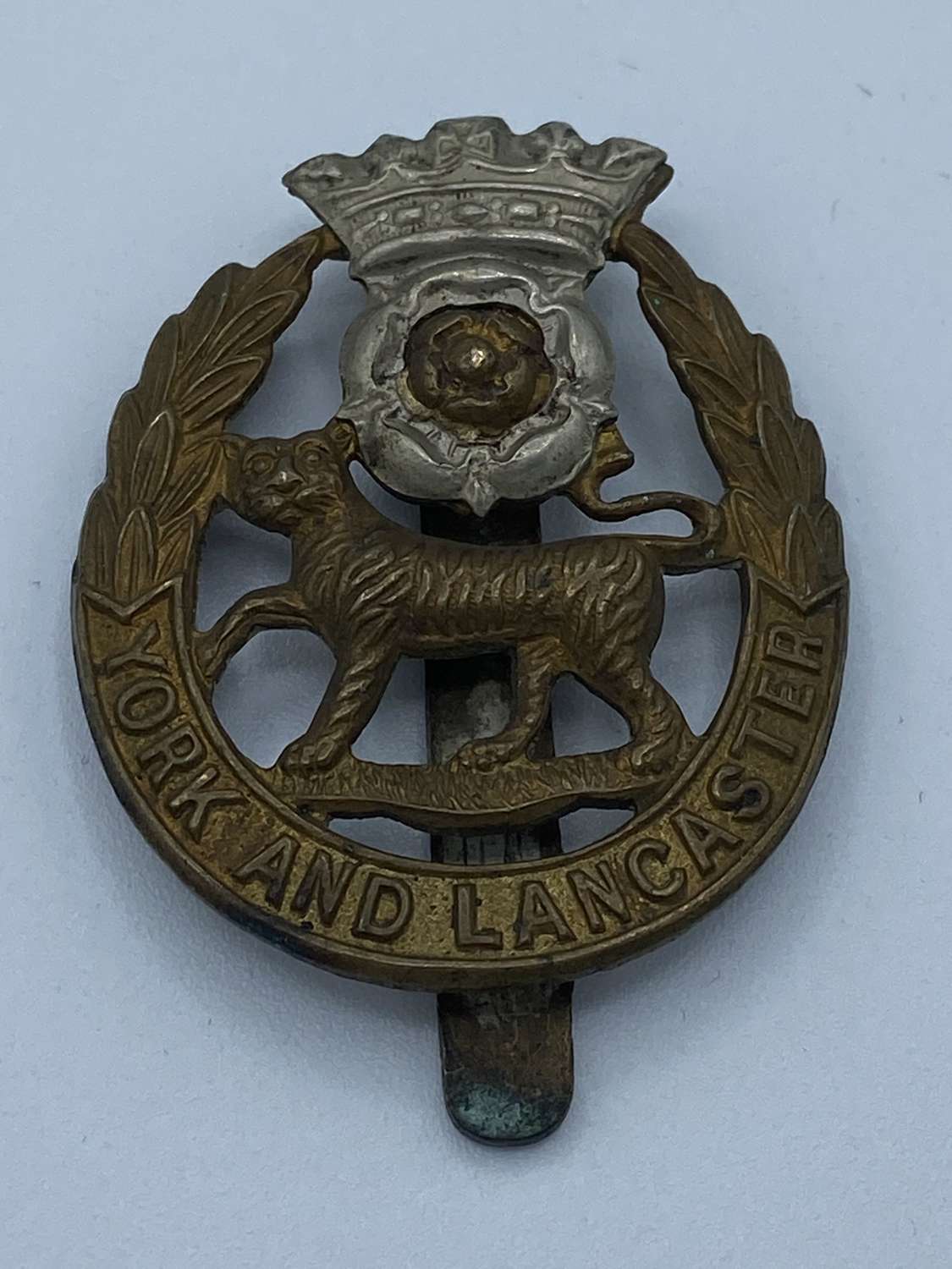 WW2 York And Lancashire Slider Cap Badge