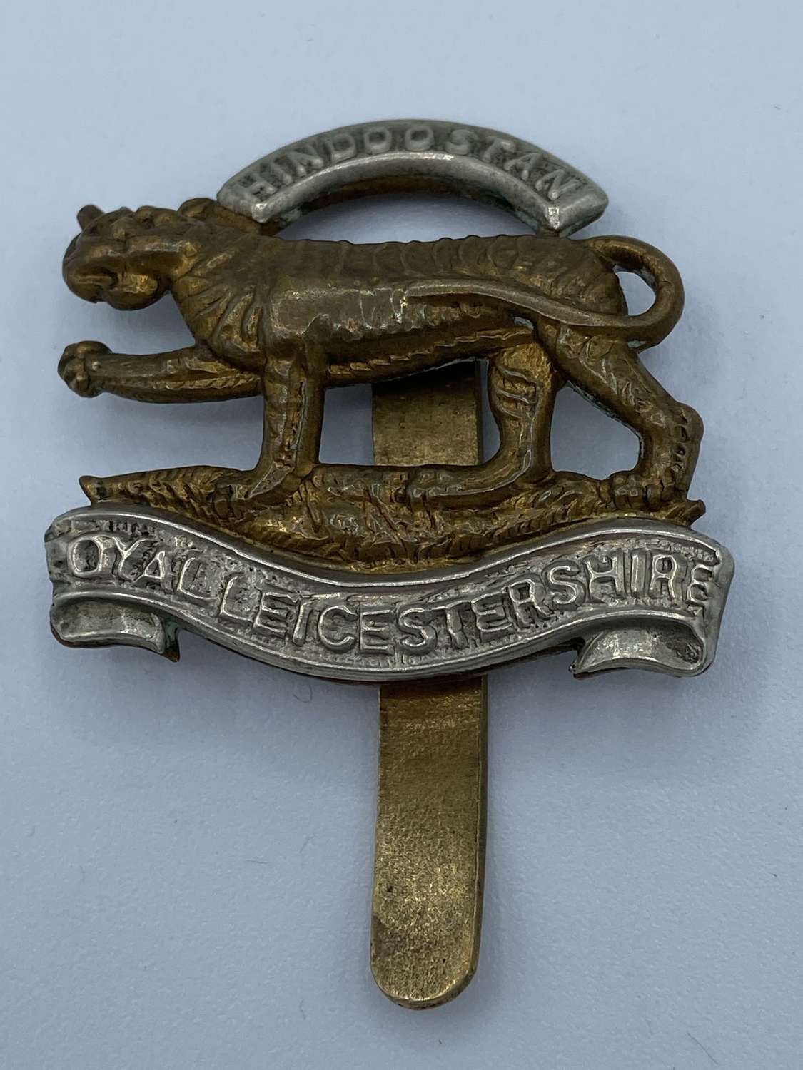 WW1 WW2 Royal Leicestershire Hindoostan Slider Cap Badge