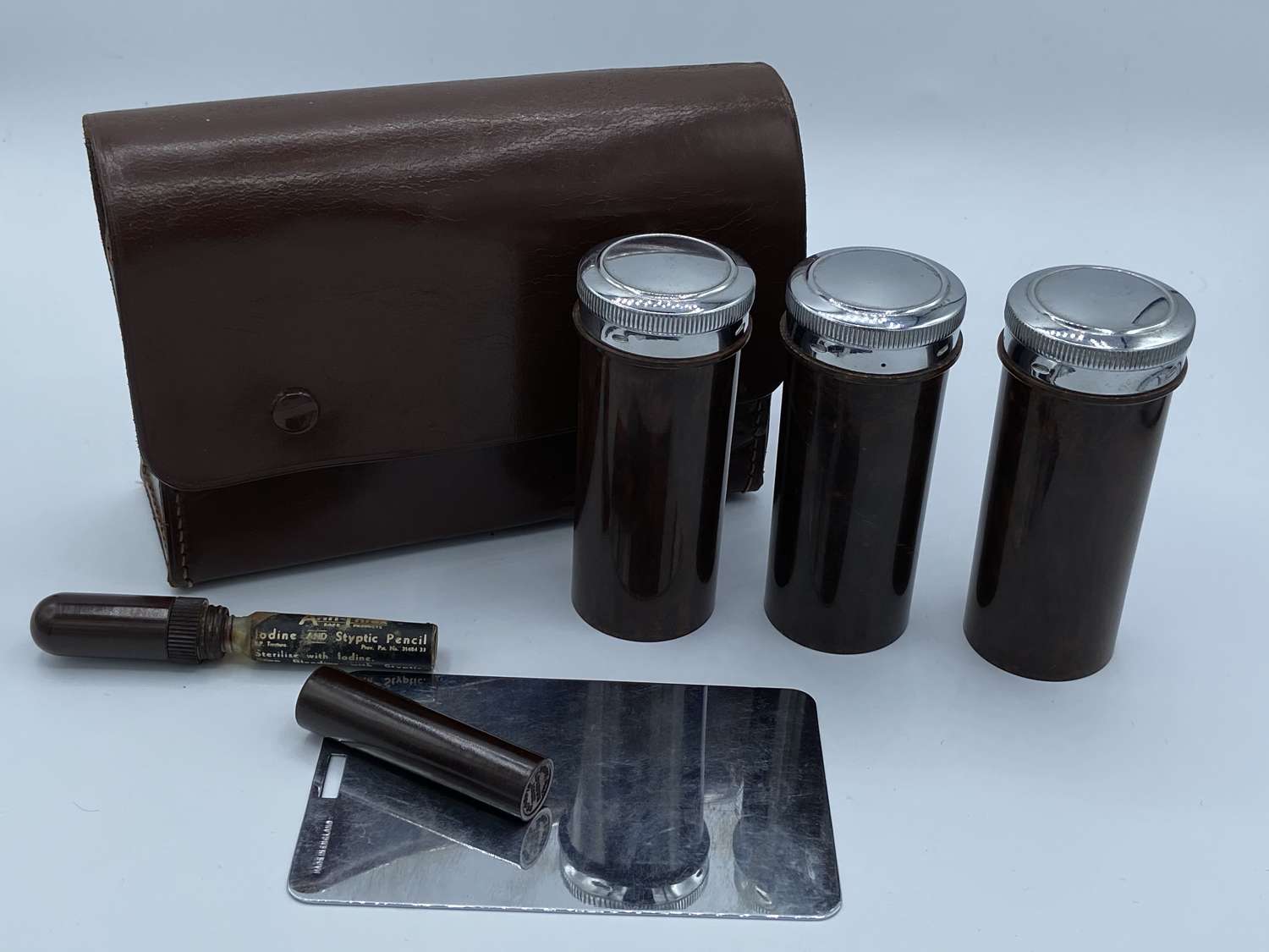 WW2 British Officers Private Purchase Bakelite Vanity Kit