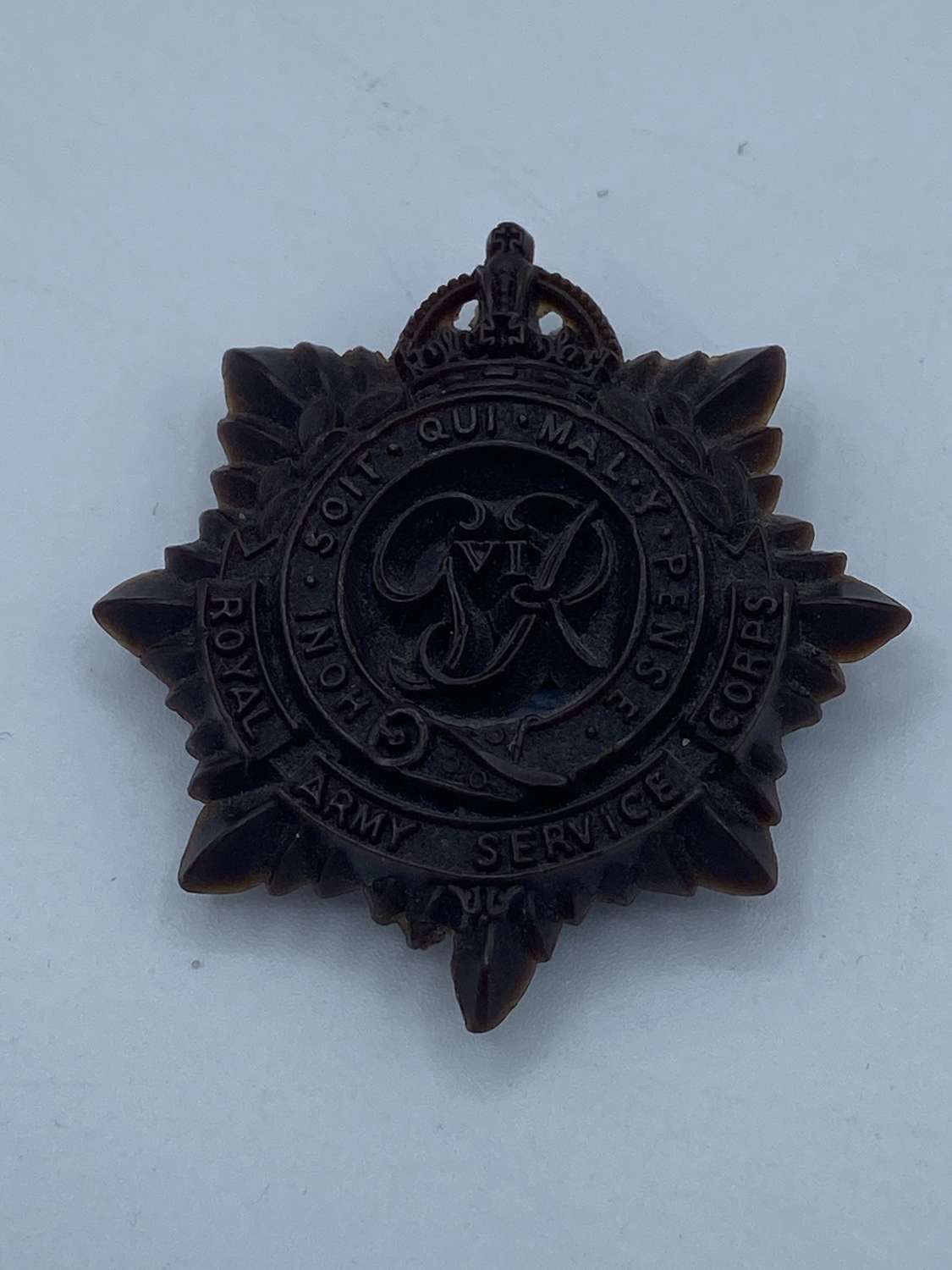 WW2 Economy Royal Army Service Corps Plastic Bakelite Cap Badge