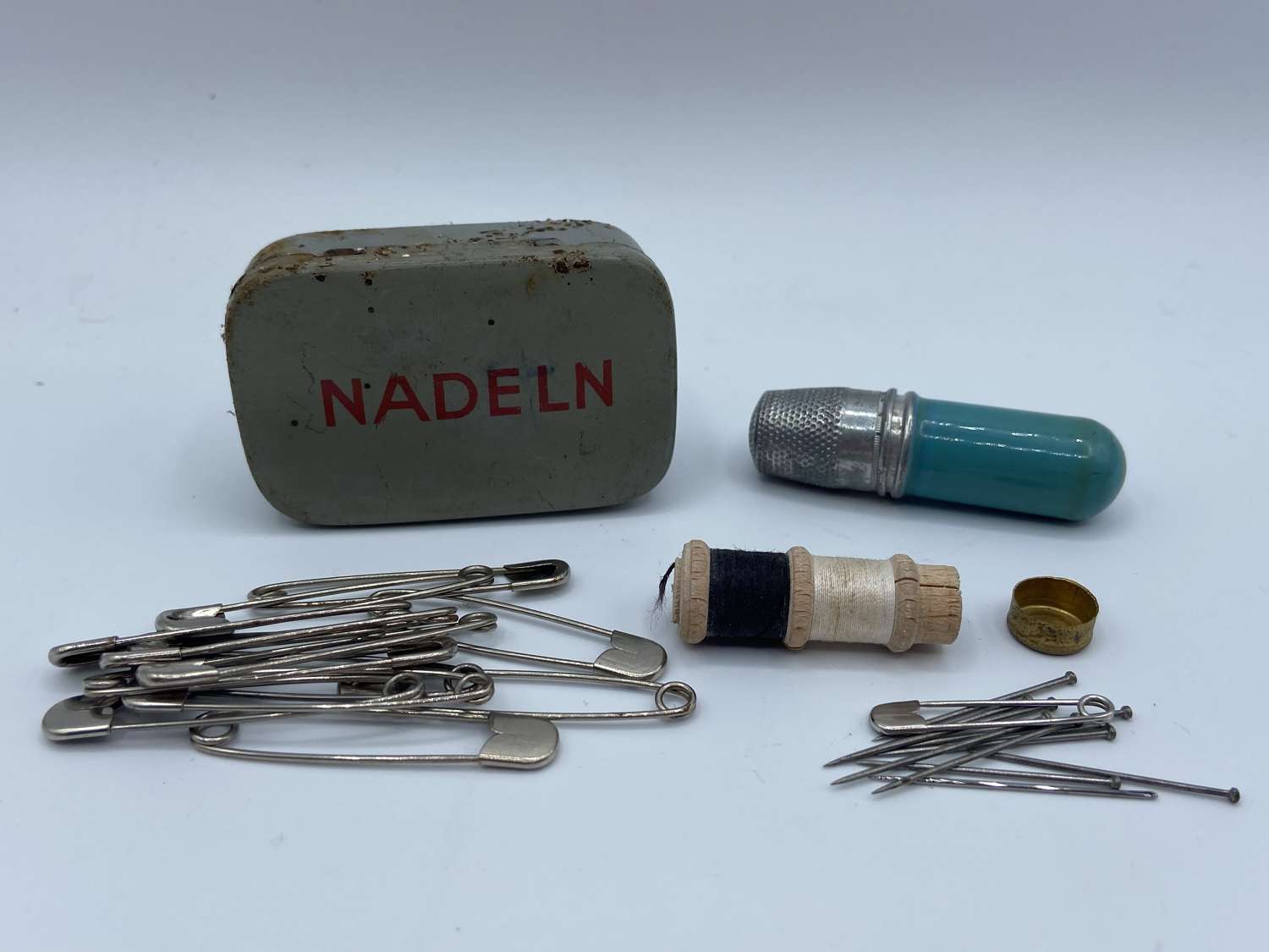 WW2 German Deutsche Rotes Kreuz DRK First Aid Needle Nadeln Sewing Kit