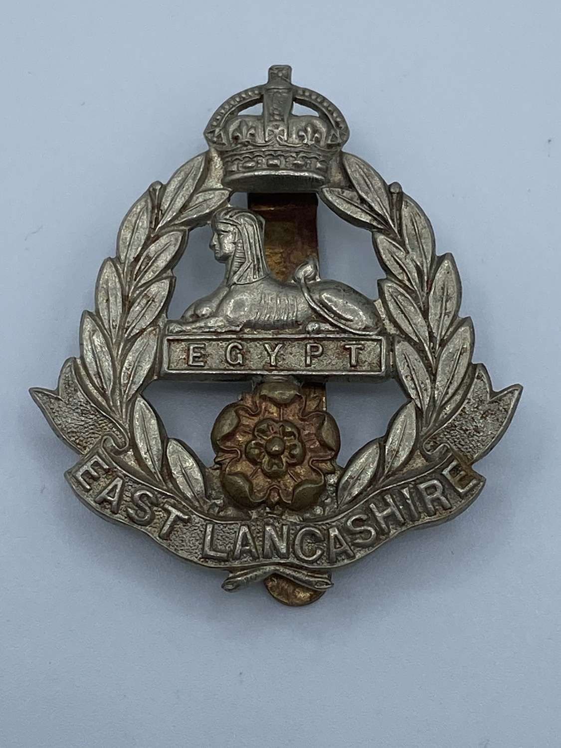WW2 East Lancashire Kings Crown Slider Cap Badge
