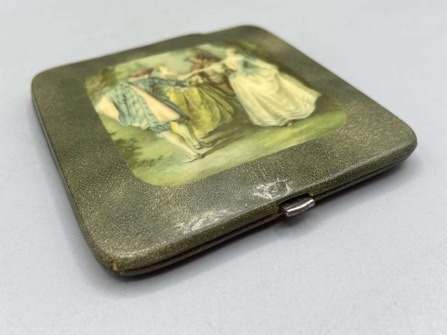 Vintage Art Deco Compact With 18th Century Painting Scene