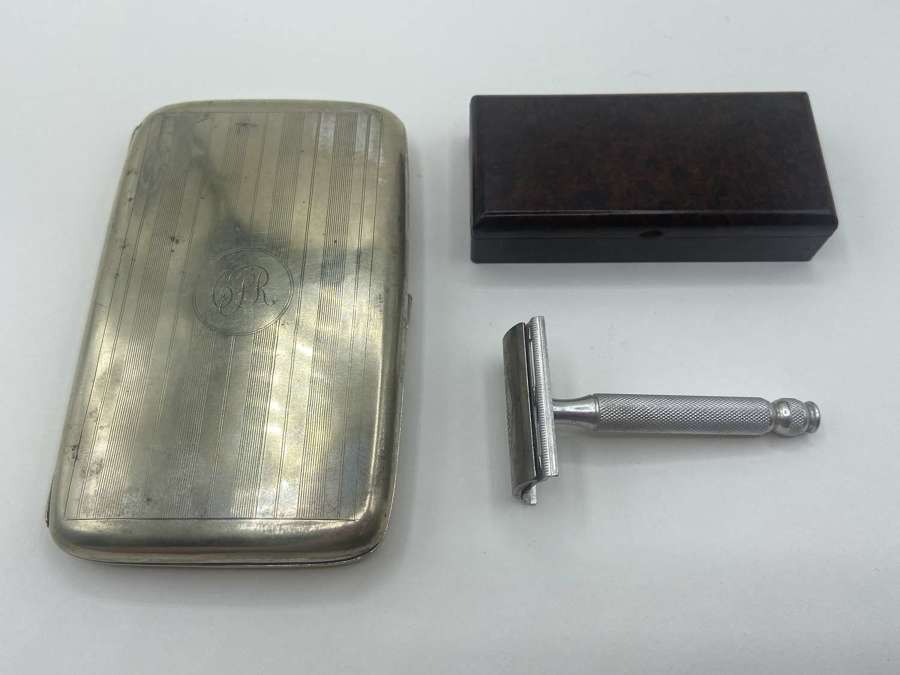 WW2 British Army Personal Items Gillette Bakelite Razor & Cigar Case