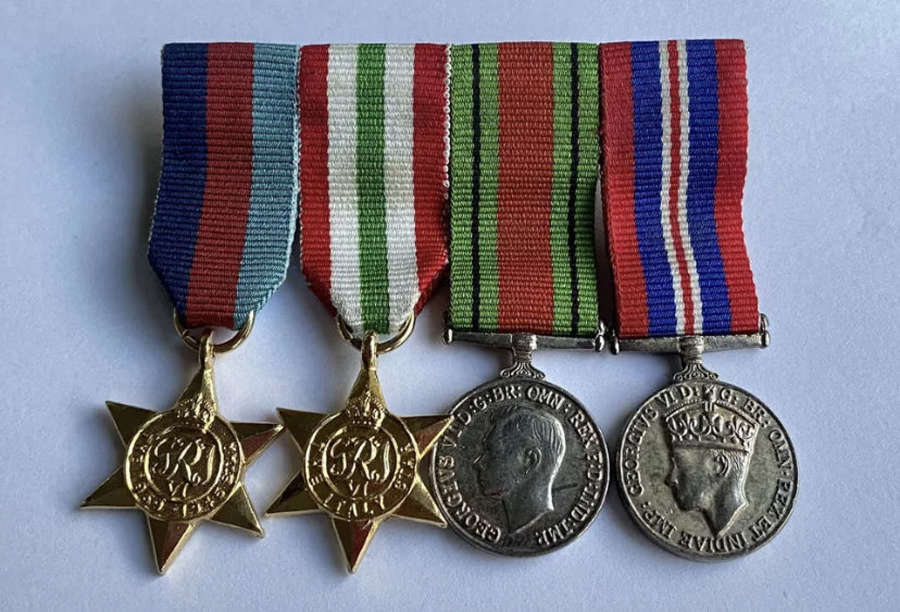 WW2 British Miniature Medal Bar: Defence, War, 1939-45 & Italy Star
