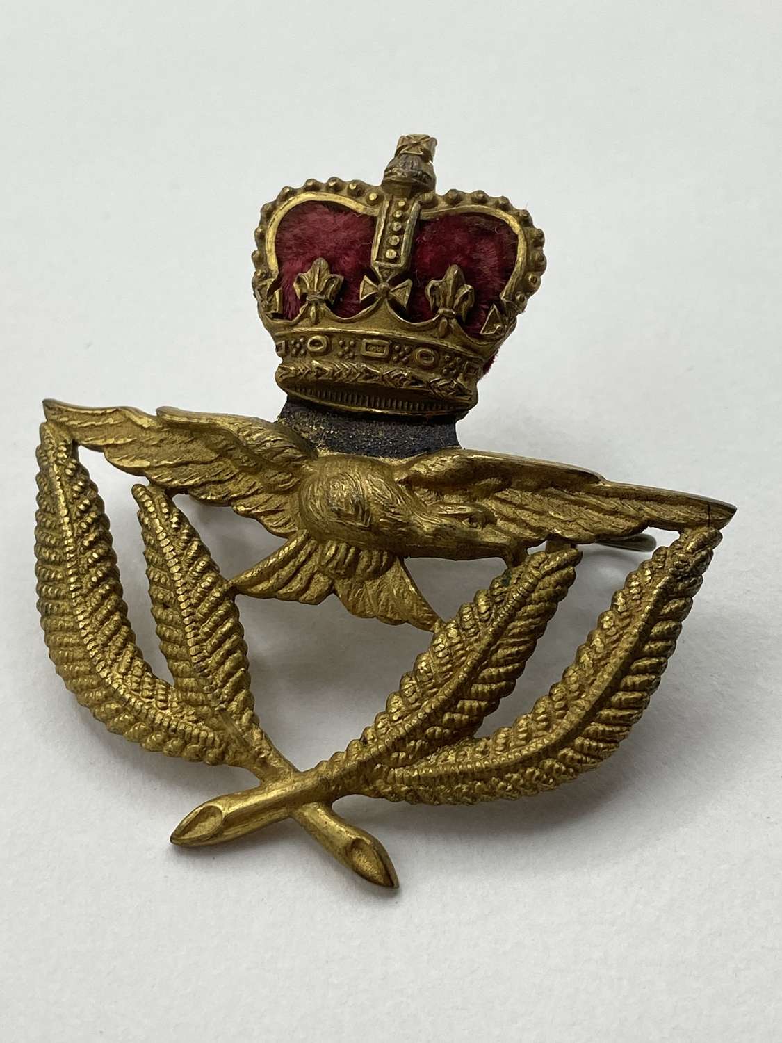 WW2 Royal Air Force RAF Queens Crown Warrant Officer Cap Badge