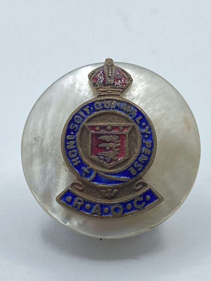 WW1 British Royal Army Ordnance Corps RAOC Sweetheart Badge