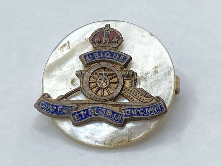 WW2 British Army Royal Artillery Regimental Sweetheart Enamel Badge