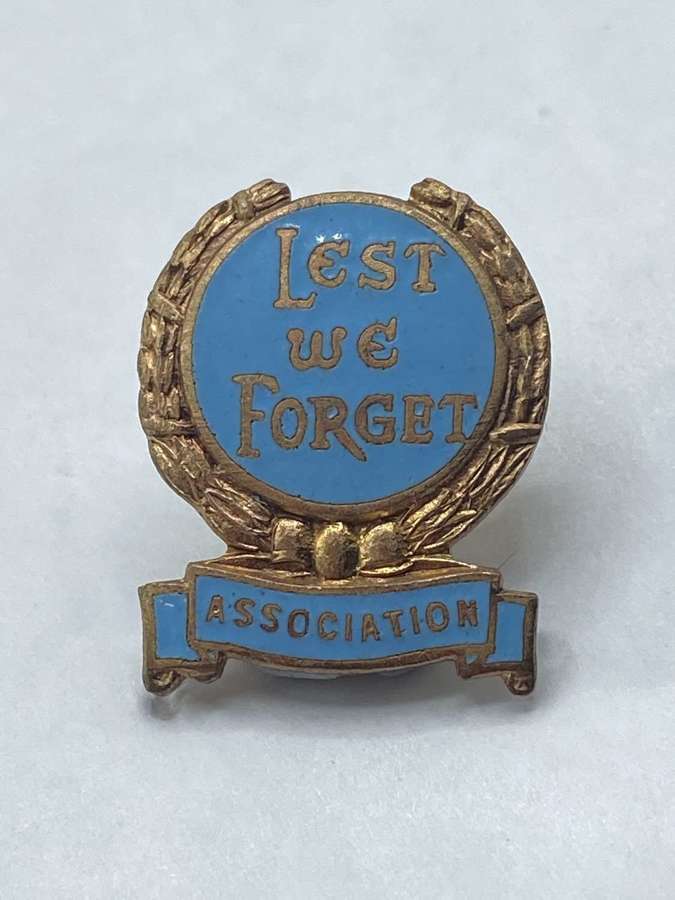 WW2 British Lest We Forget Association Membership Gilt & Enamel Badge