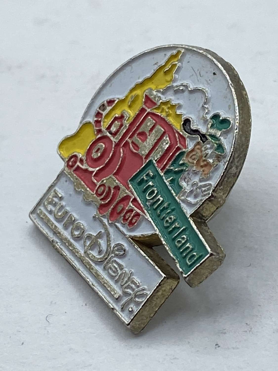 Esso Vintage Euro Disney Goofy and Tiger   Pin Badge By Esso 