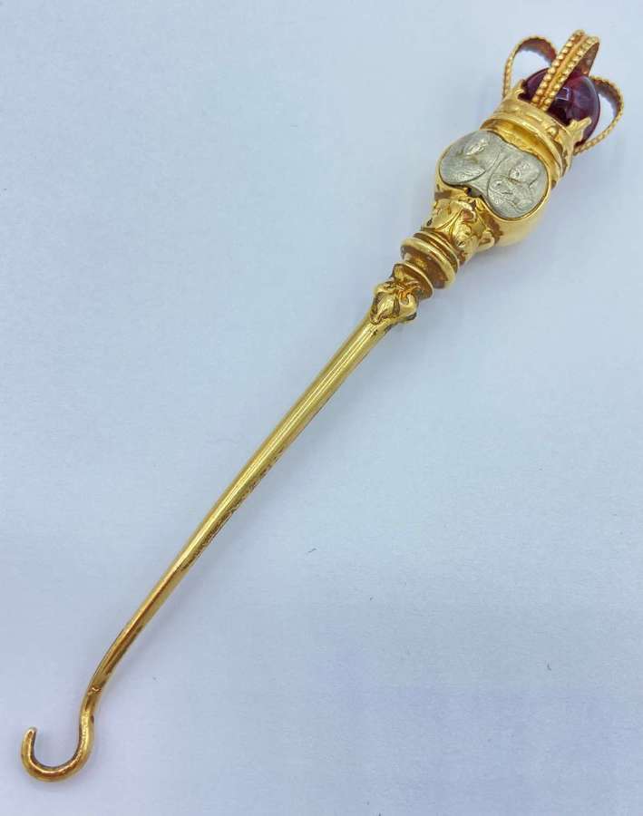 Antique Gold Plated 1911 Coronation Mace Crown Style Button Hook