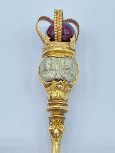 Antique Gold Plated 1911 Coronation Mace Crown Style Button Hook