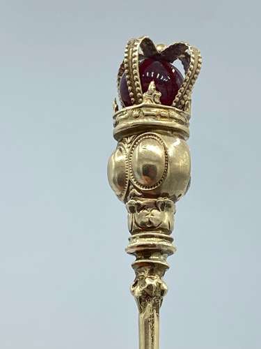 Antique Gold Plated 1911 Coronation Mace Crown Style Button Hook