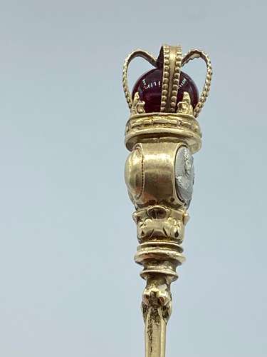 Antique Gold Plated 1911 Coronation Mace Crown Style Button Hook