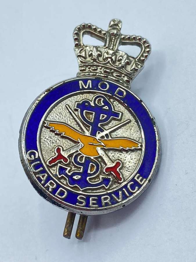 Post WW2 Ministry Of Defence Guard Service Queens Crown Enamel Badge