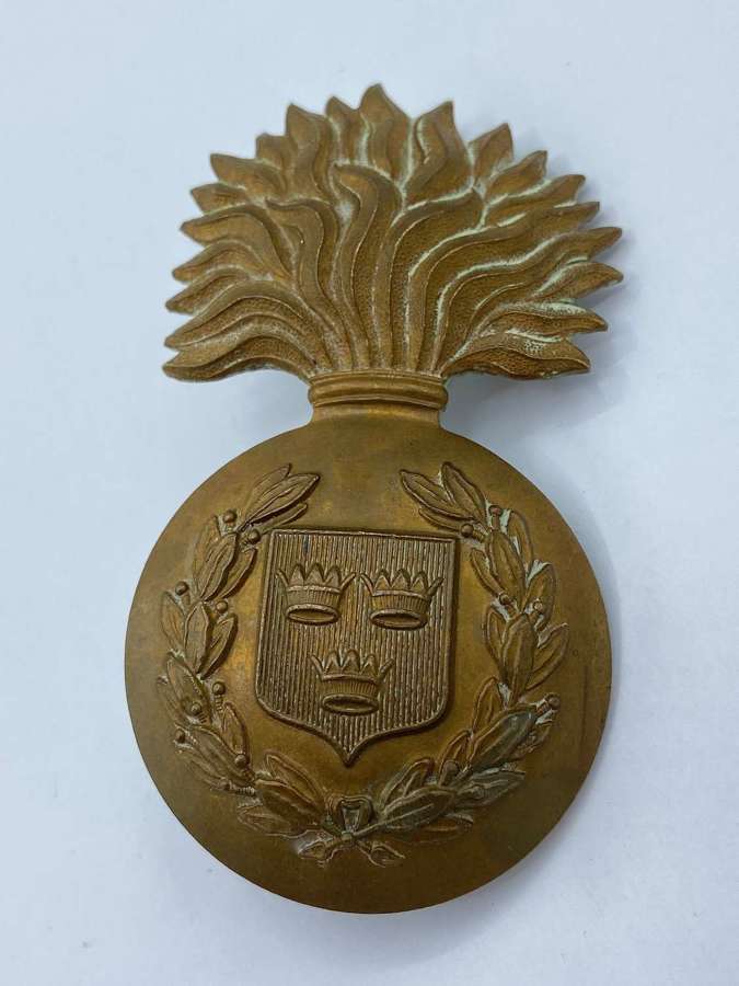WW1 Royal Munster Fusiliers Bearskin 1898-1922 Brass Cap Badge