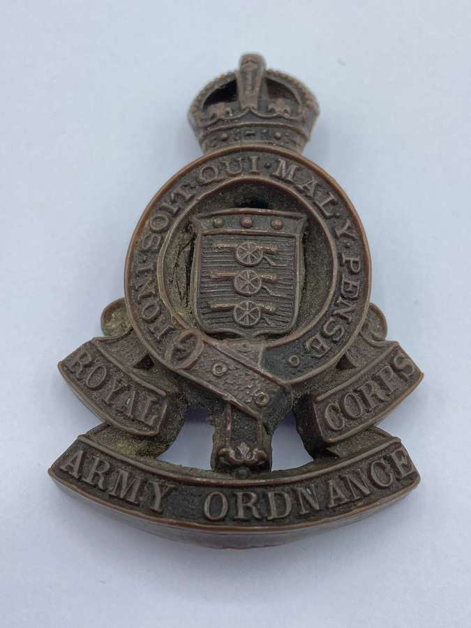 WW2 British Royal Army Ordnance Corps RAOC Plastic Economy Cap Badge