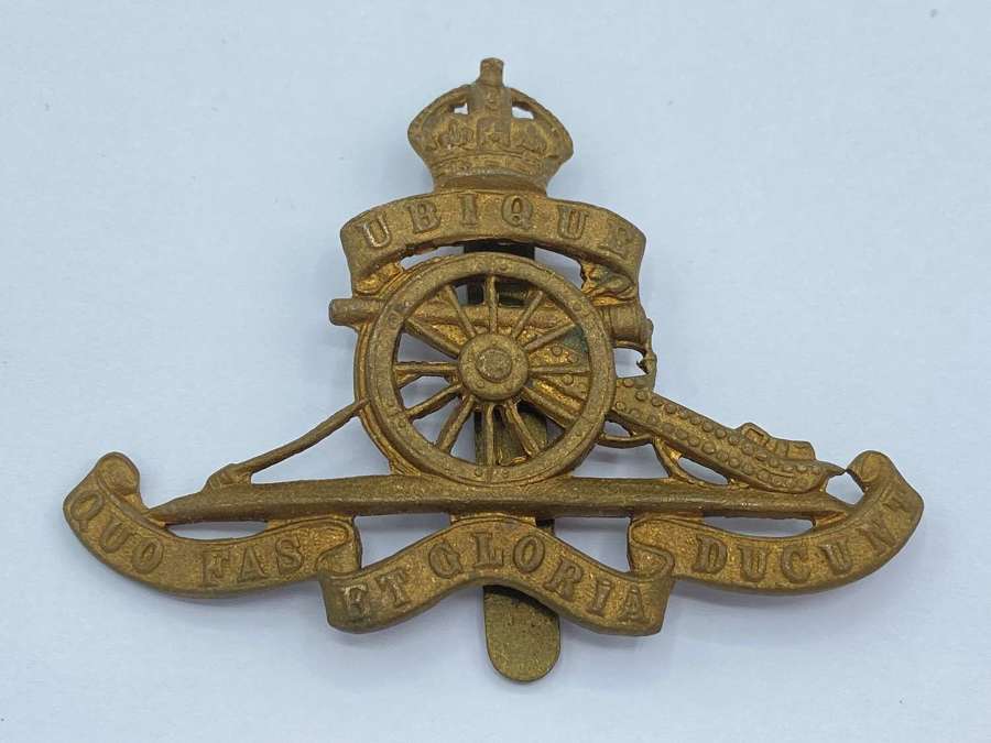 WW2 Royal Artillery Slider Cap Badge Featuring The Kings Crown