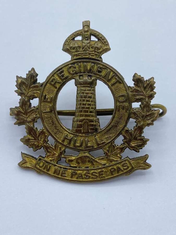 WW2 Canadian Le Régiment de Hull Reserve Armoured Recon Cap Badge
