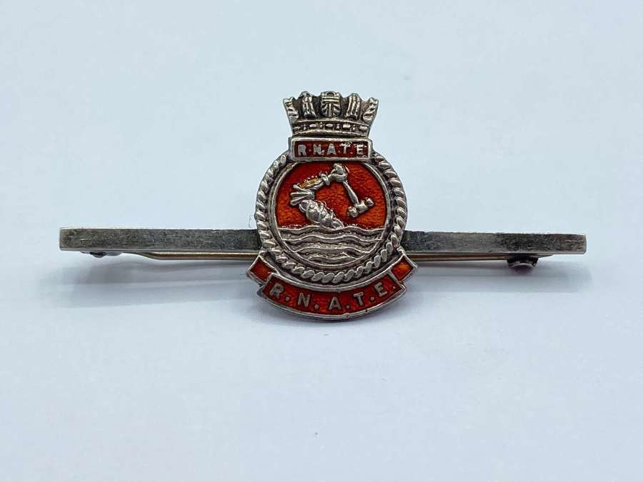 WW2 Silver Royal Navy Artificer Training Establishment (RNATE) Badge