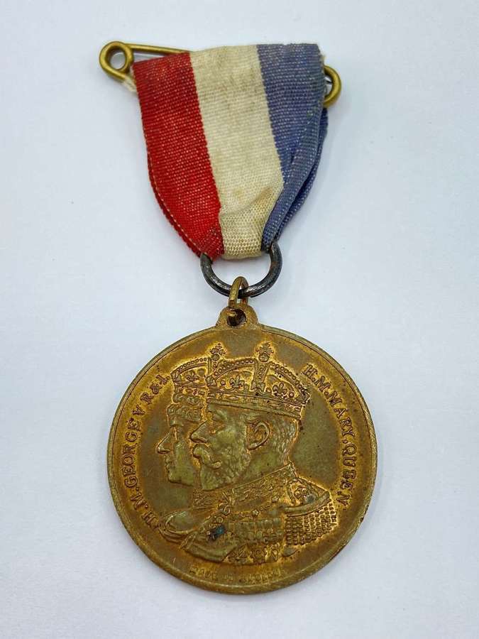 1935 Silver Jubilee Of King George V & Queen Mary Commemorative Medal