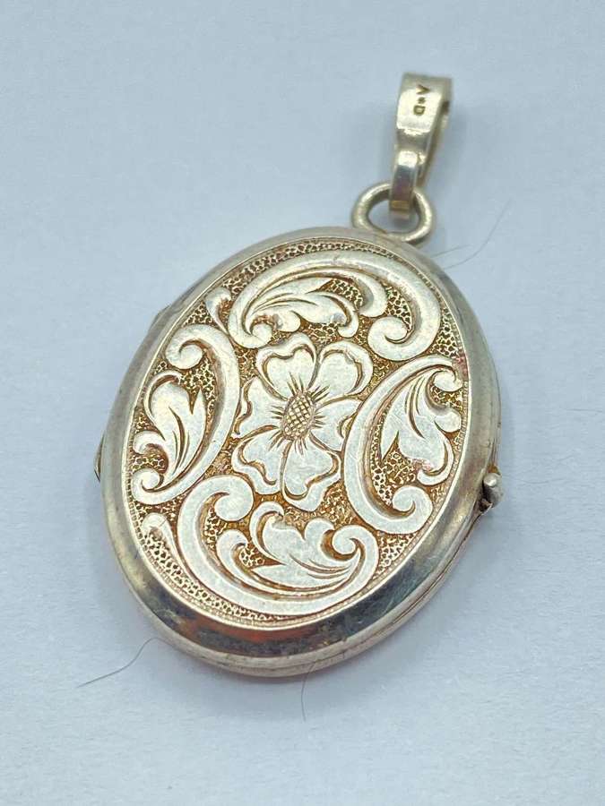 Antique Sterling Silver Art Nouveau Florally Decorated Mourning Locket