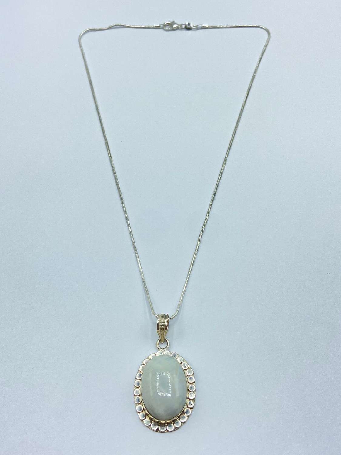 Beautiful Vintage Sterling Silver & Cabochon Moonstone Necklace