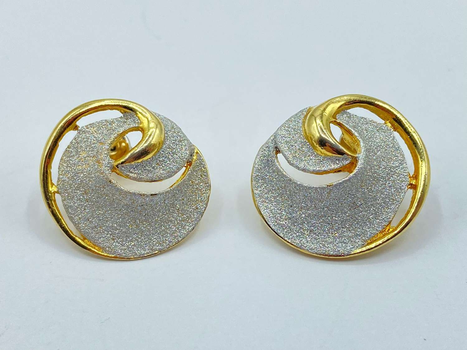 Beautiful Vintage Curvaceous Gold & Silver Tone Stud Earrings