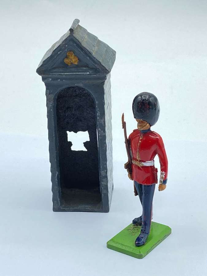 Vintage Britains 1987 Queens Palace Guard & Post/ Hut Toy Soldier