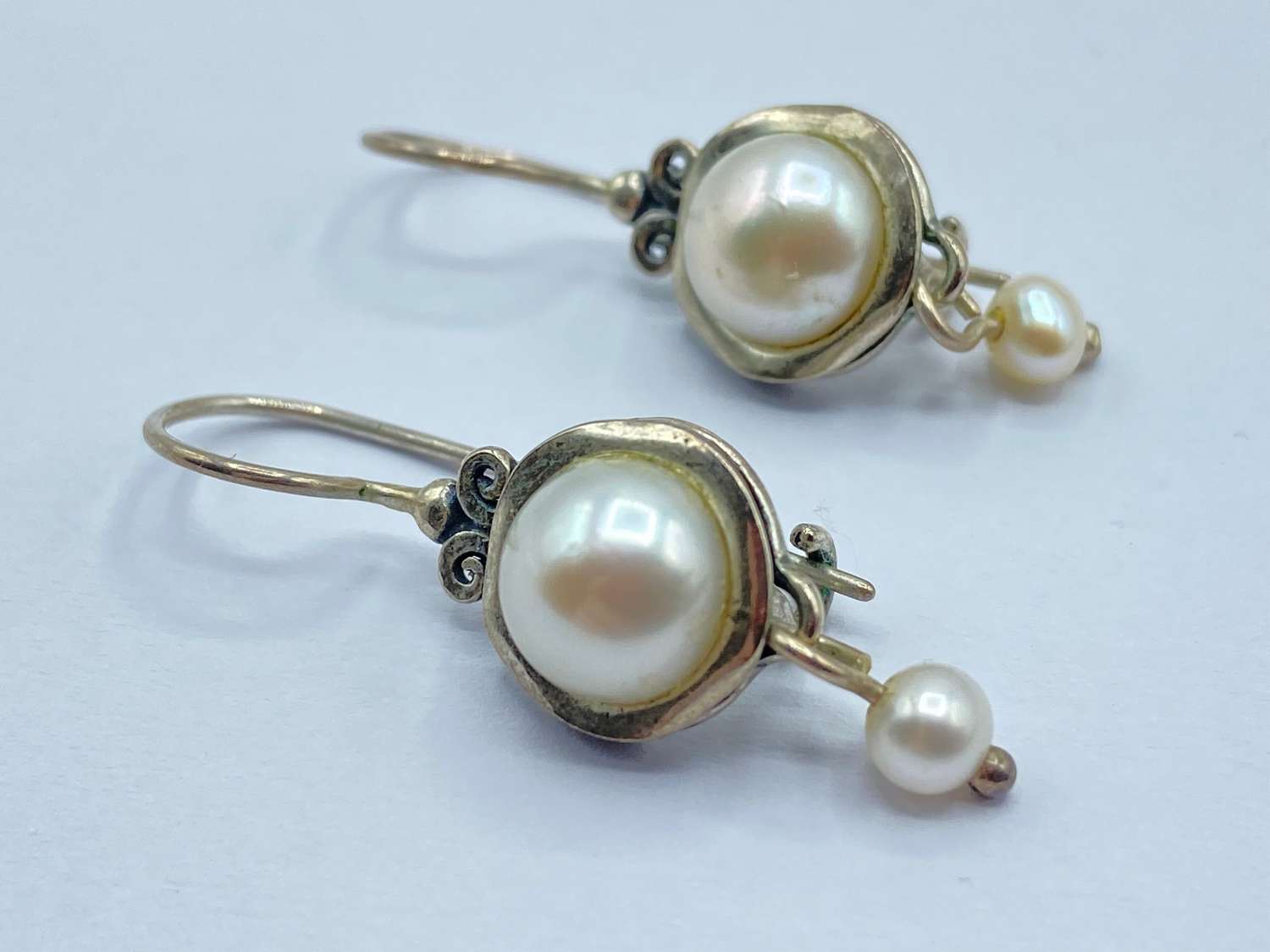 Beautiful Pair Of Sterling Silver & Pearl Pierced Hook Earrings