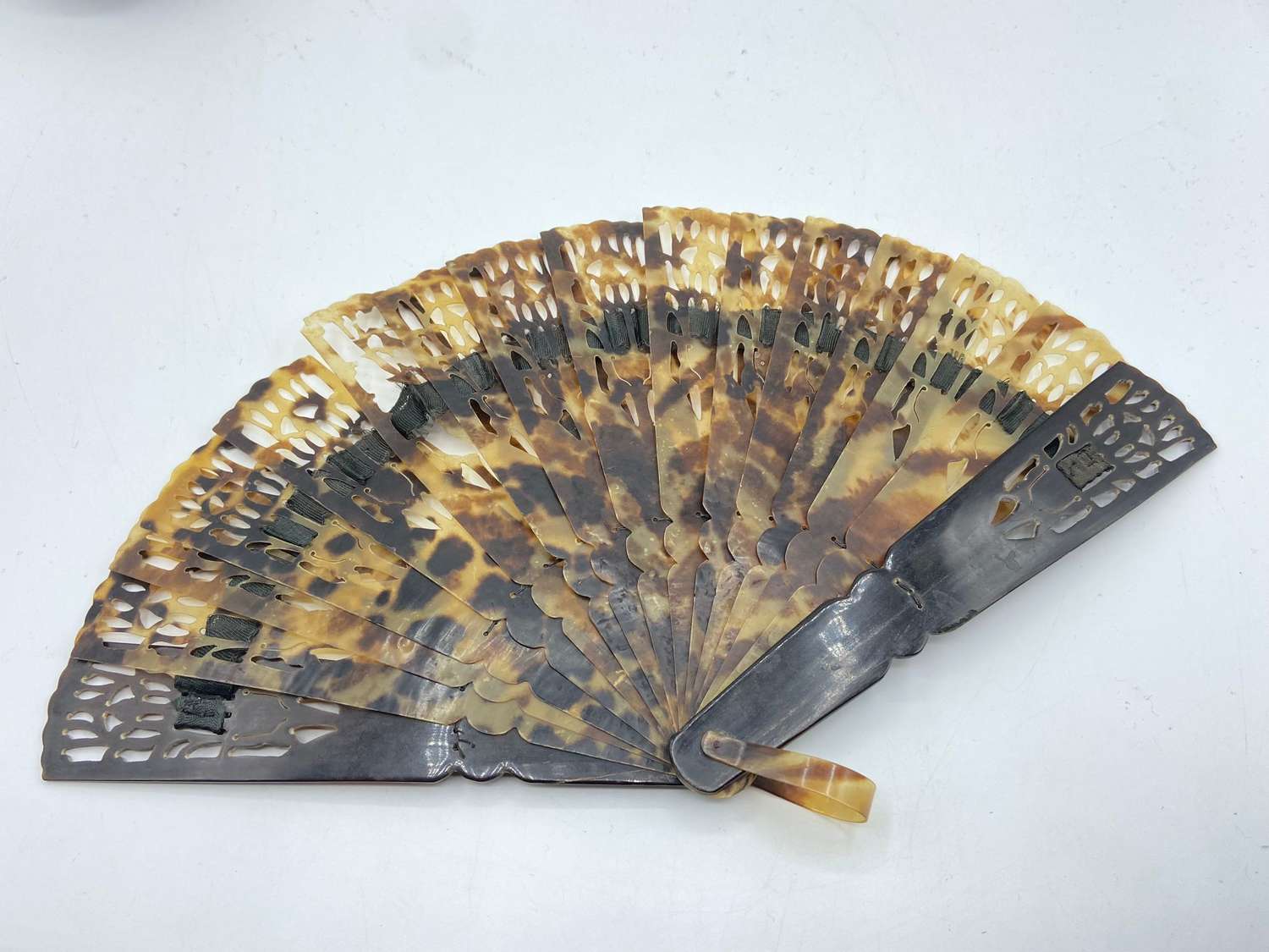 Antique Chinese Cantonese Qing Dynasty Faux Tortoise Shell Hand Fan
