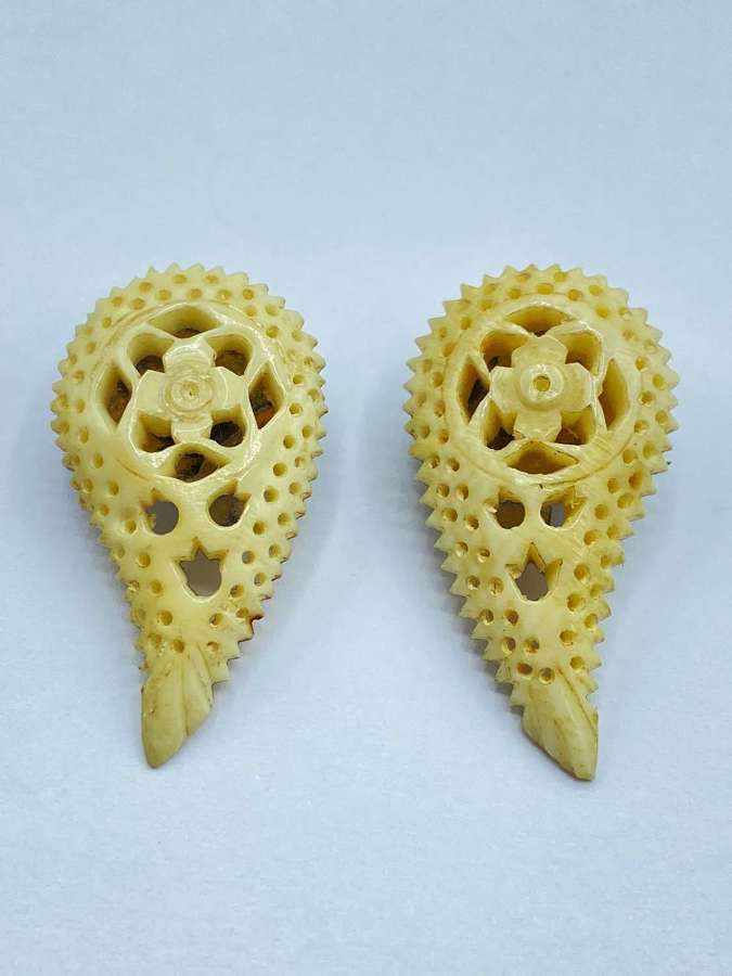 Beautiful Vintage Carved Bone Floral Earrings