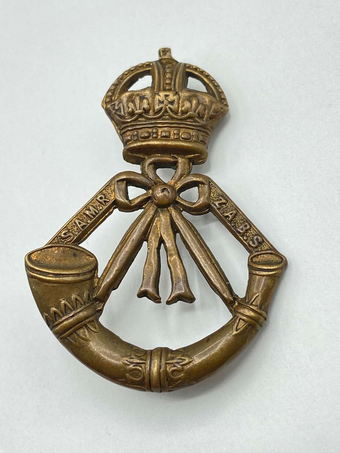 WW2 Period South African Mounted Rifles SAMR ZABS Cap Badge