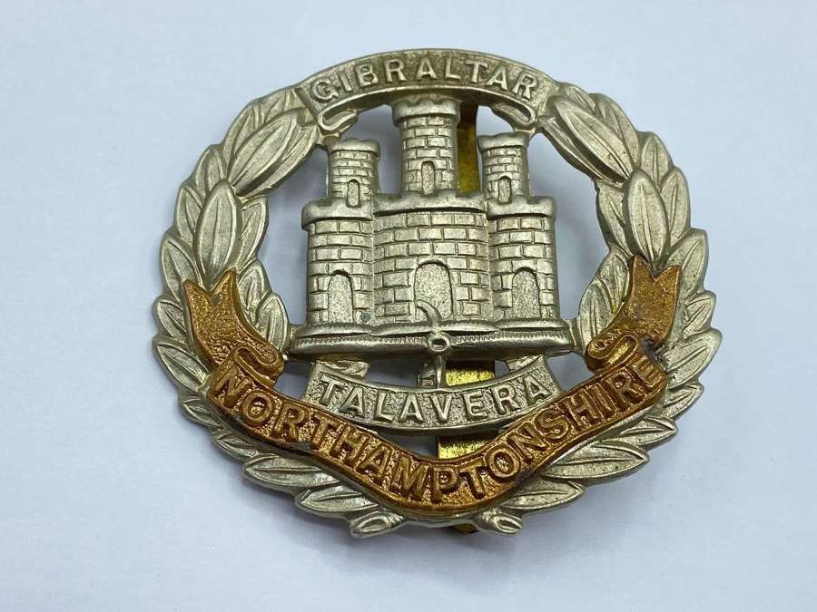 WW2 British Army Northamptonshire Regiment Slider Cap Badge