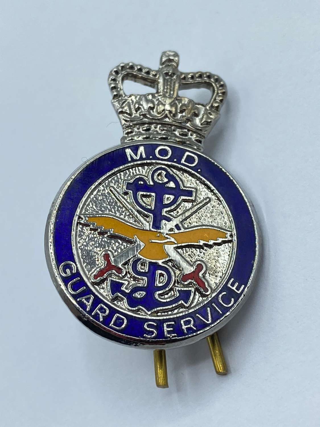Post WW2 MOD Ministry Of Defence Guard Service Queens Crown Badge