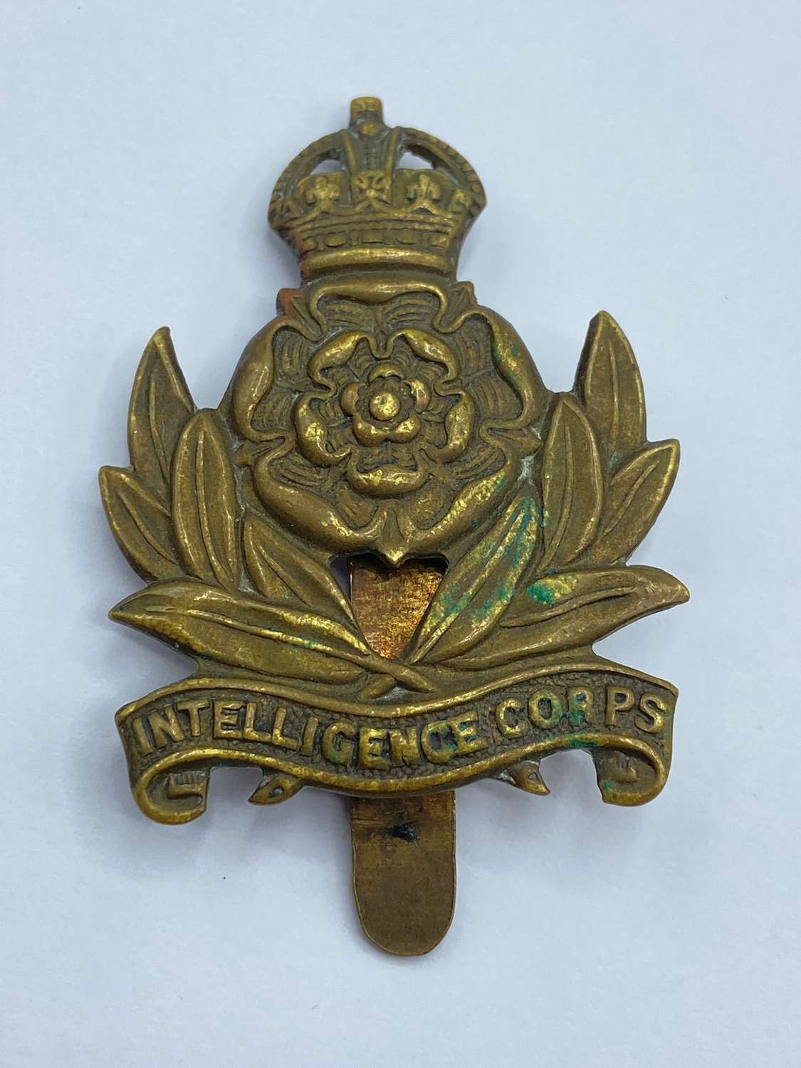 WW2 British Army Intelligence Corps Brass Slider Cap Badge