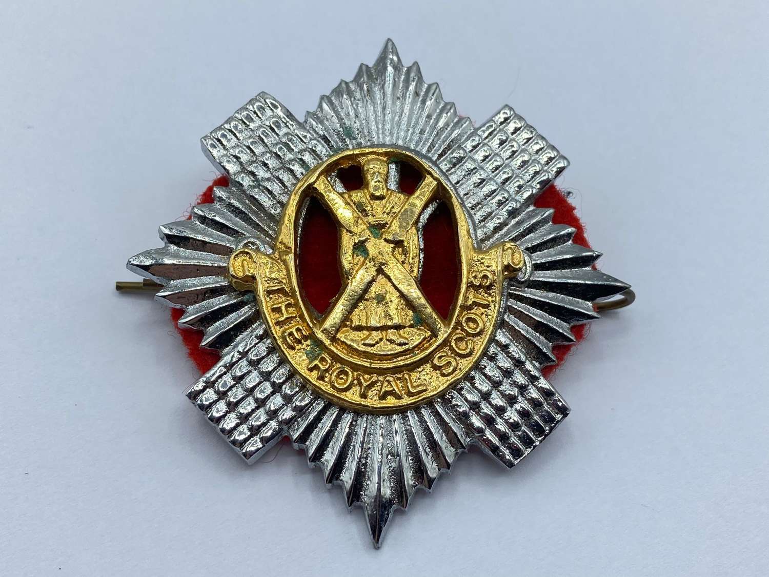 Post WW2 The Royal Scots Regiment Bi Metal Glengarry Cap Badge