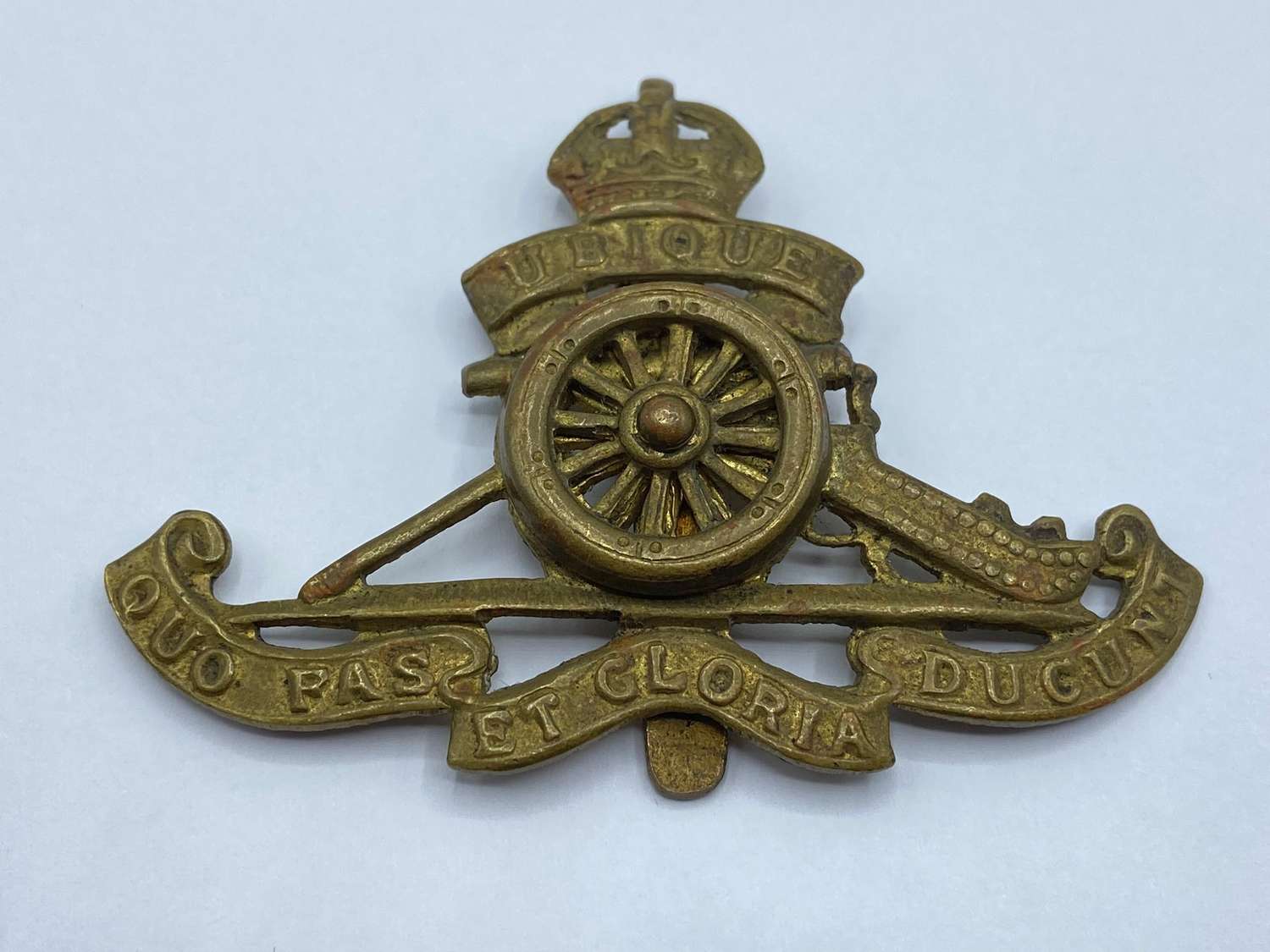 WW2 British Royal Artillery   Officers Spinning Wheel Slider Cap Badge