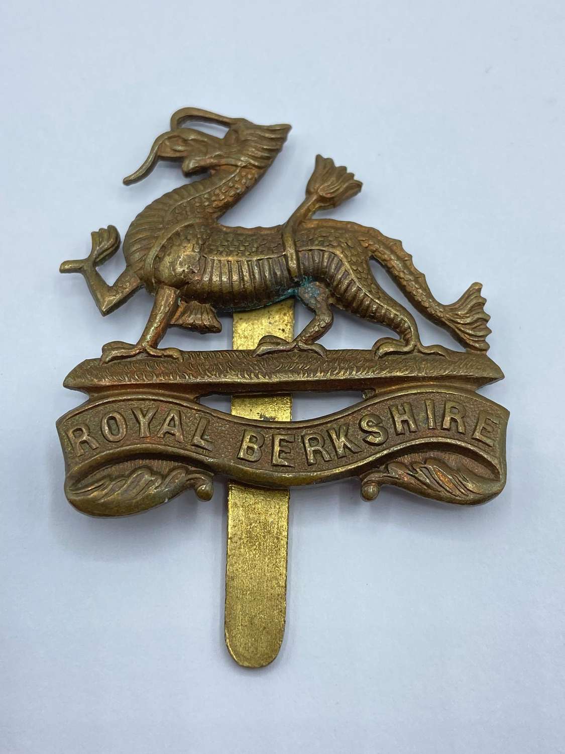 WW2 British Royal Berkshire Regiment Slider Cap Badge