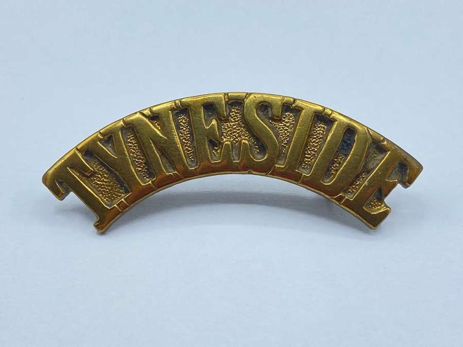 WW1 Tyneside Scottish Shoulder Title Brass Badge