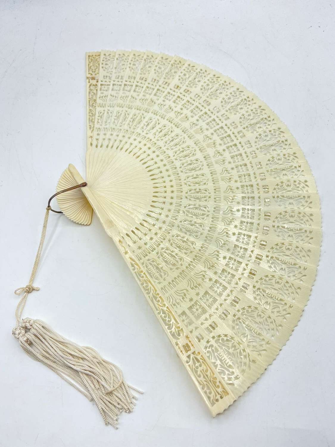 Antique French 1920s Carved White Celluloid Fan Excellent Condition