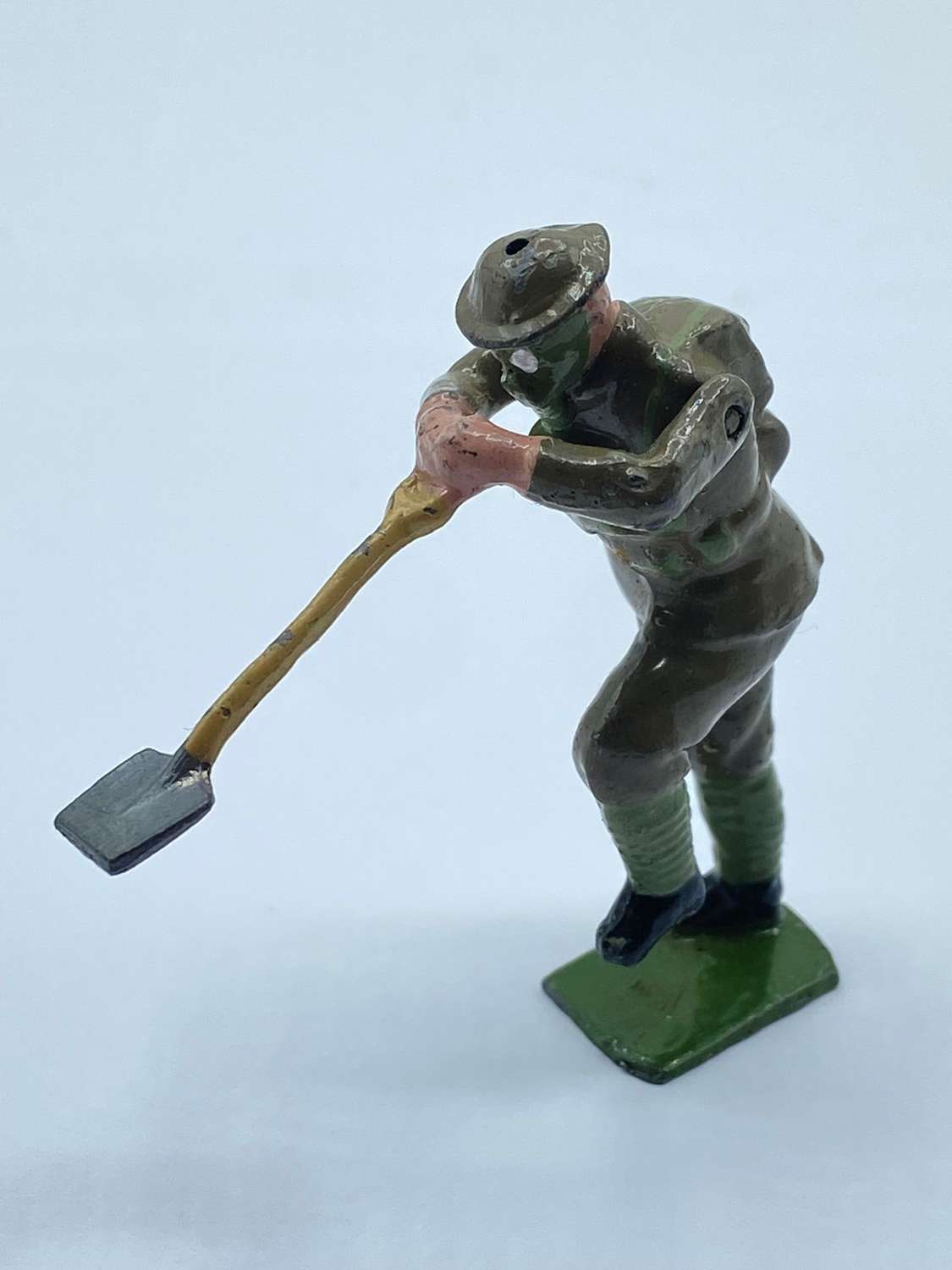 Vintage Lead British WW1 Soldier Digging With Moving Arms By Britains