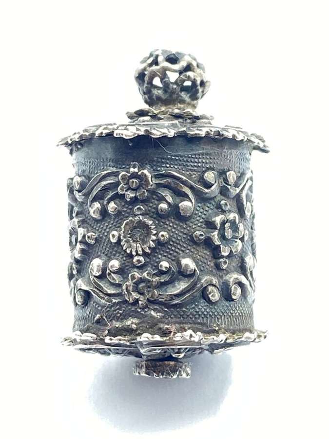 Antique Georgian Silver Detailed Florally Decorated Tape Measure