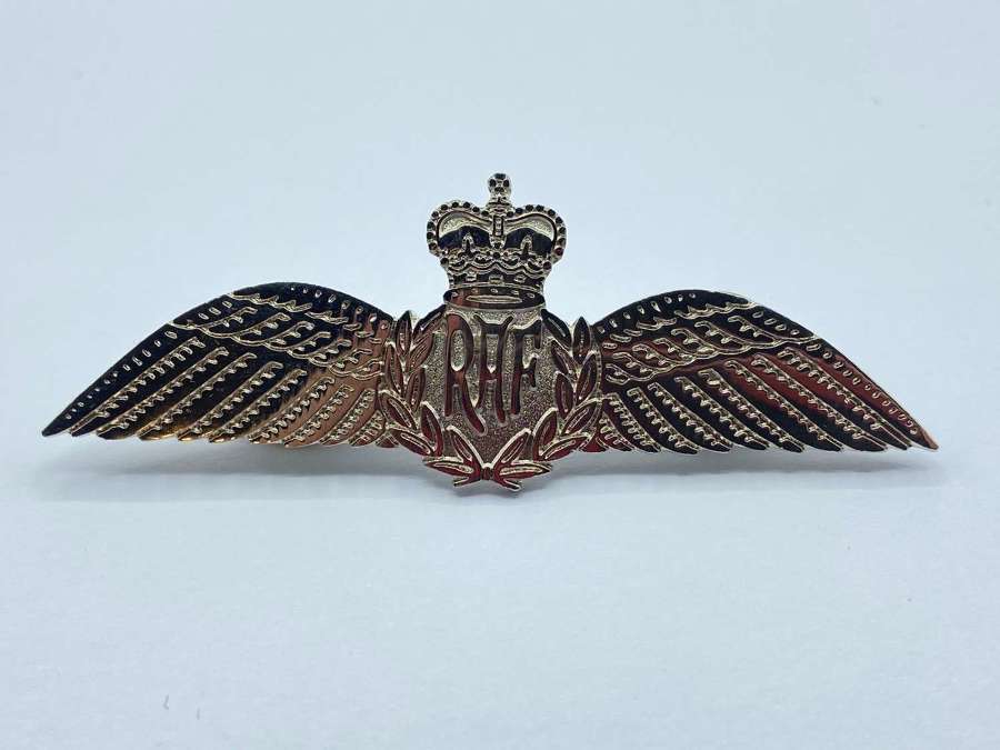 Post WW2 Royal Air Force RAF Sweethearts/ Veterans Silver Tone Badge