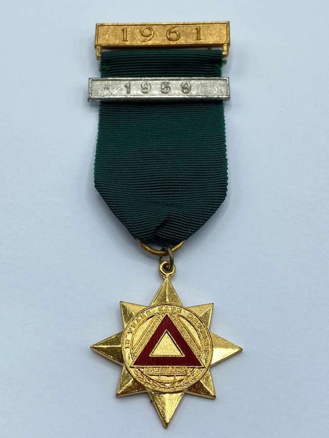 Vintage 10 Years Safe Driving Medal With 1959 & 1961 Year Bars