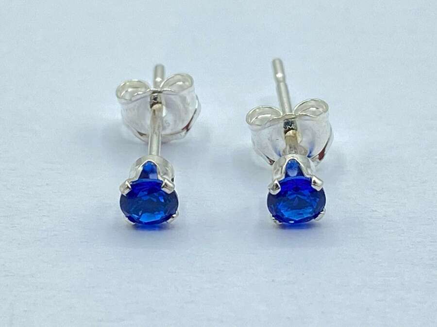 Beautiful Pair Of Vintage Sterling Silver & Blue Cubic Zirconia Stud Earrings