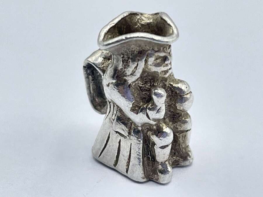 Beautiful Vintage Chunky Sterling Silver Detailed Toby Jug Bracelet Charm
