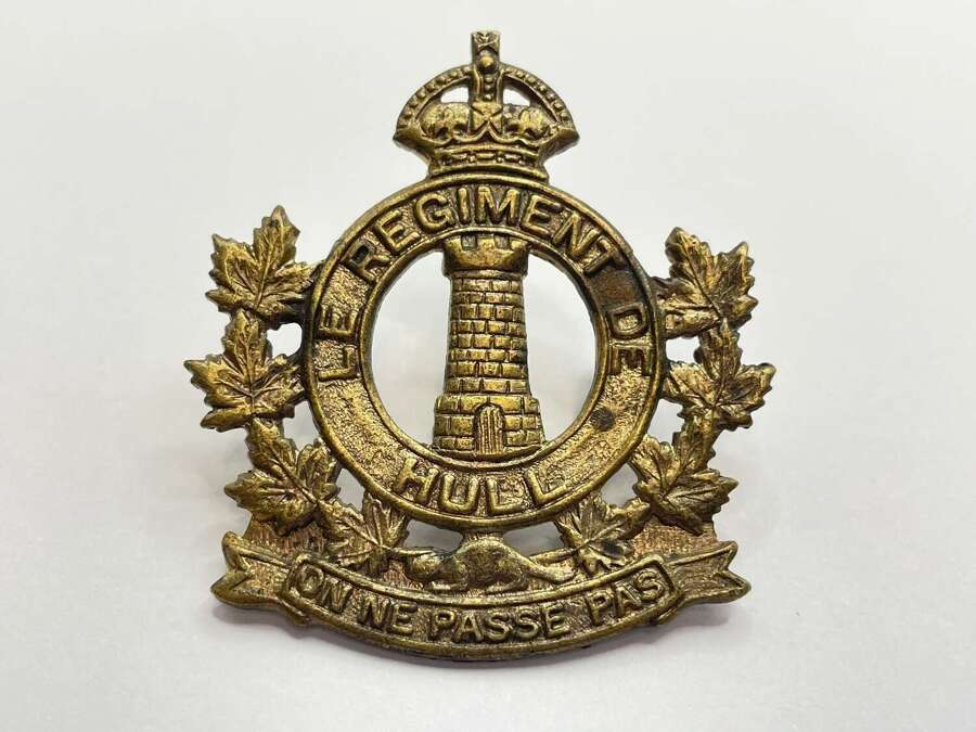 WW2 Canadian Le R&eacute;giment de Hull Reserve Armoured Recon Cap Badge