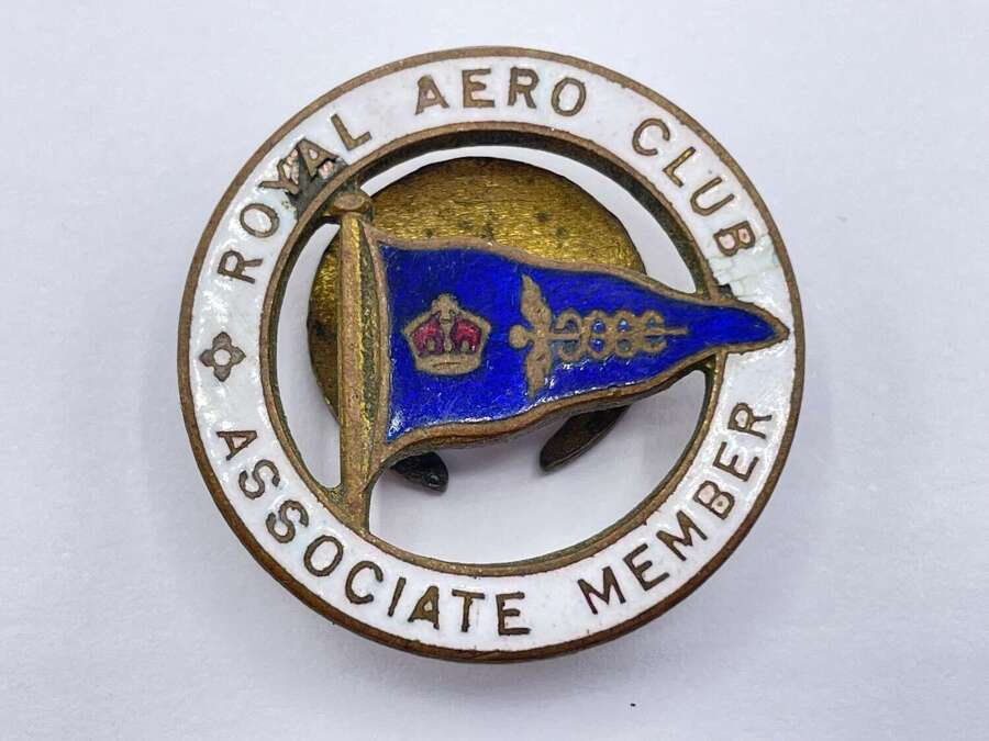 WW2 Period Royal Aero Club (RAeC) Associate Member Enamel Badge