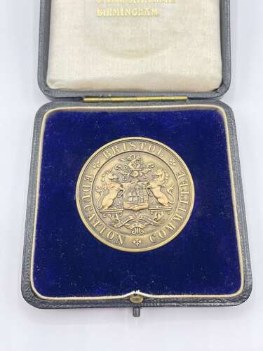 Antique Boxed Bronze Bristol Education Committee Medal To Nellie G Tucker